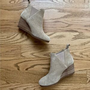 Toms wedges 7.5 gently pre-loved
